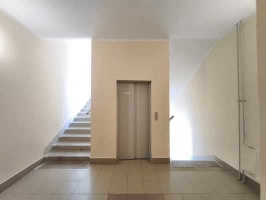Продам трехкомнатную (3-комн.) квартиру, Петрозаводская ул, 13а, Санкт-Петербург г