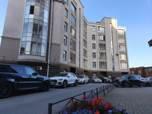 Продам трехкомнатную (3-комн.) квартиру, Петрозаводская ул, 13а, Санкт-Петербург г