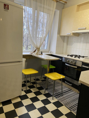 Продам двухкомнатную (2-комн.) квартиру, Крымских Партизан ул, 31, Симферополь г