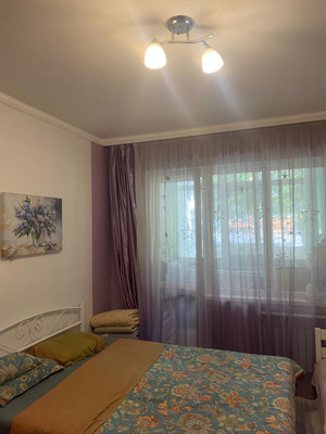 Продам трехкомнатную (3-комн.) квартиру, Лермонтова ул, 22, Симферополь г