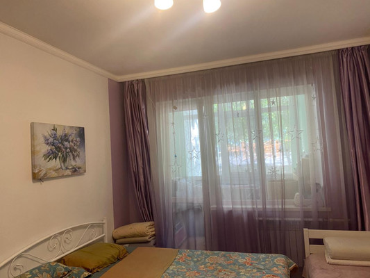 Продам трехкомнатную (3-комн.) квартиру, Лермонтова ул, 22, Симферополь г