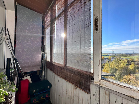 Продам трехкомнатную (3-комн.) квартиру, Заводской пр-кт, 4, Колпино г