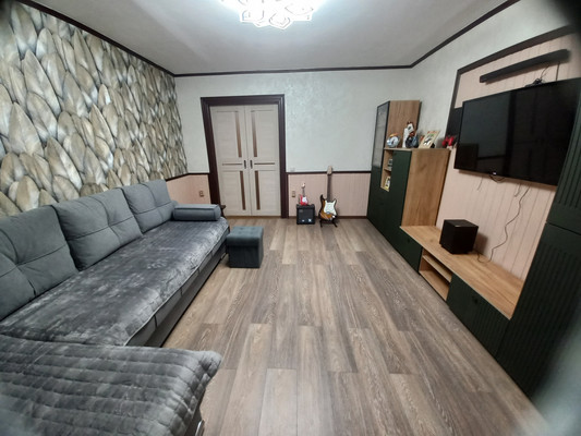 Продам трехкомнатную (3-комн.) квартиру, Пионерская ул, 379к2, Майкоп г