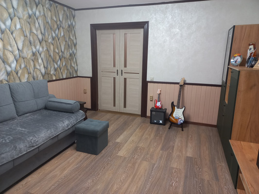 Продам трехкомнатную (3-комн.) квартиру, Пионерская ул, 379к2, Майкоп г