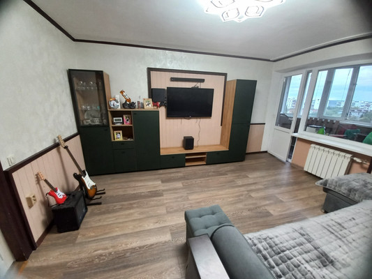 Продам трехкомнатную (3-комн.) квартиру, Пионерская ул, 379к2, Майкоп г