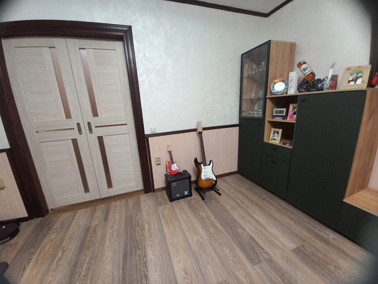 Продам трехкомнатную (3-комн.) квартиру, Пионерская ул, 379к2, Майкоп г