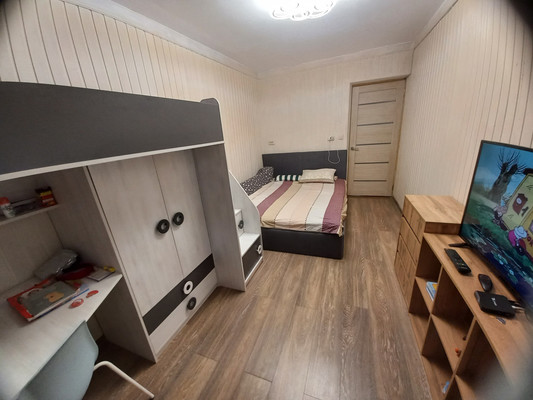 Продам трехкомнатную (3-комн.) квартиру, Пионерская ул, 379к2, Майкоп г