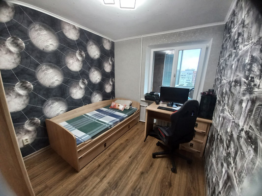 Продам трехкомнатную (3-комн.) квартиру, Пионерская ул, 379к2, Майкоп г