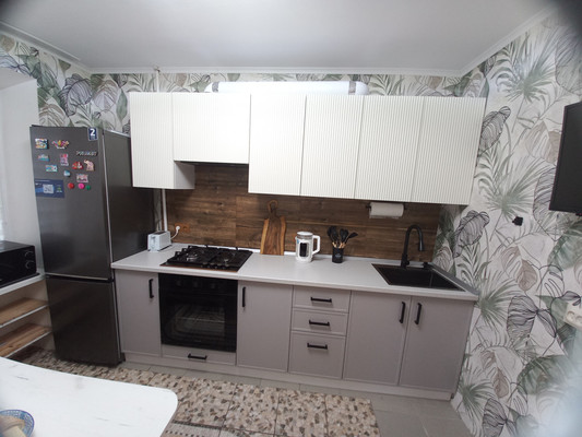 Продам трехкомнатную (3-комн.) квартиру, Пионерская ул, 379к2, Майкоп г