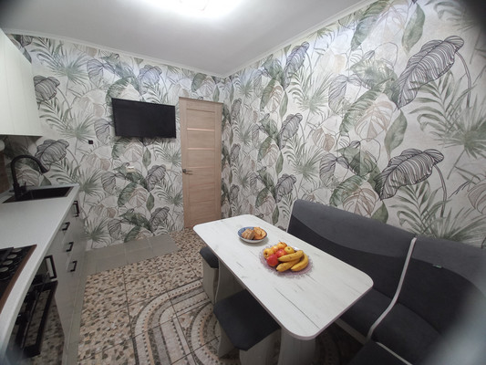 Продам трехкомнатную (3-комн.) квартиру, Пионерская ул, 379к2, Майкоп г