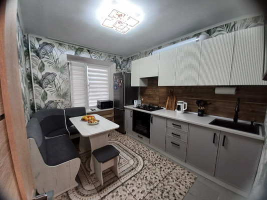 Продам трехкомнатную (3-комн.) квартиру, Пионерская ул, 379к2, Майкоп г