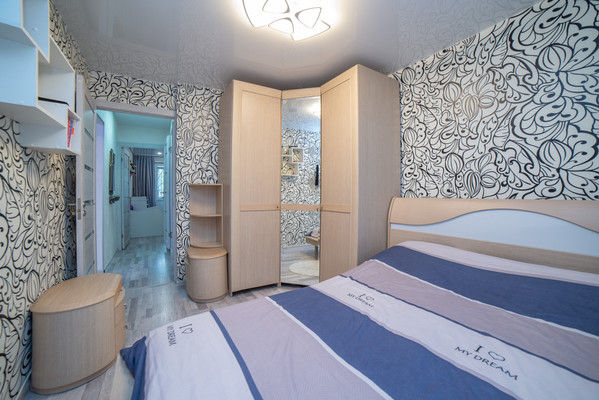 Продам трехкомнатную (3-комн.) квартиру, Волгоградская ул, 43, Екатеринбург г