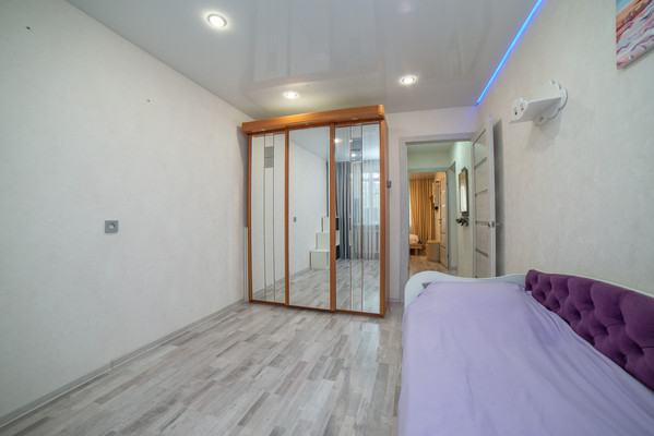 Продам трехкомнатную (3-комн.) квартиру, Волгоградская ул, 43, Екатеринбург г