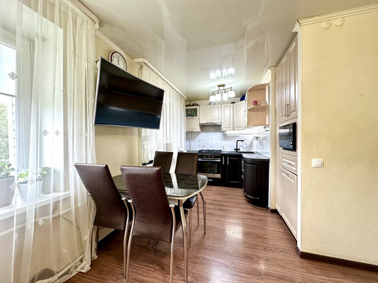 Продам трехкомнатную (3-комн.) квартиру, Николая Ветошникова ул, 31, Астрахань г