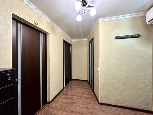 Продам трехкомнатную (3-комн.) квартиру, Николая Ветошникова ул, 31, Астрахань г