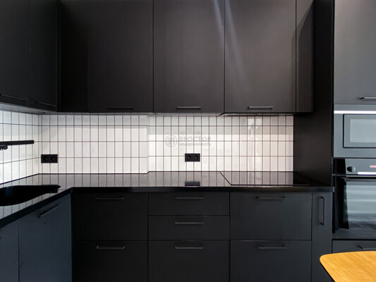Продам двухкомнатную (2-комн.) квартиру, Хромова ул, 3, Москва г
