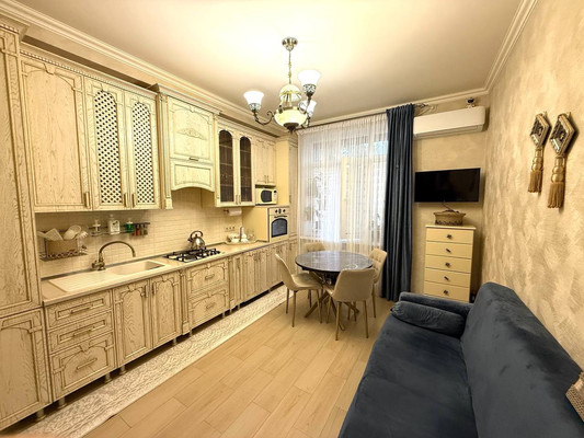 Продам двухкомнатную (2-комн.) квартиру, Кешокова ул, 81, Нальчик г