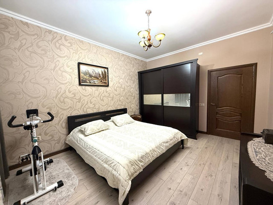 Продам двухкомнатную (2-комн.) квартиру, Кешокова ул, 81, Нальчик г