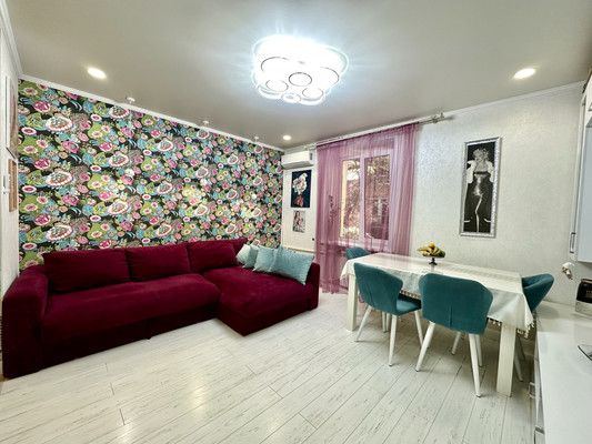 Продам трехкомнатную (3-комн.) квартиру, Водников ул, 19, Астрахань г