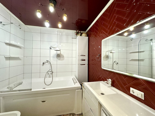 Продам трехкомнатную (3-комн.) квартиру, Водников ул, 19, Астрахань г