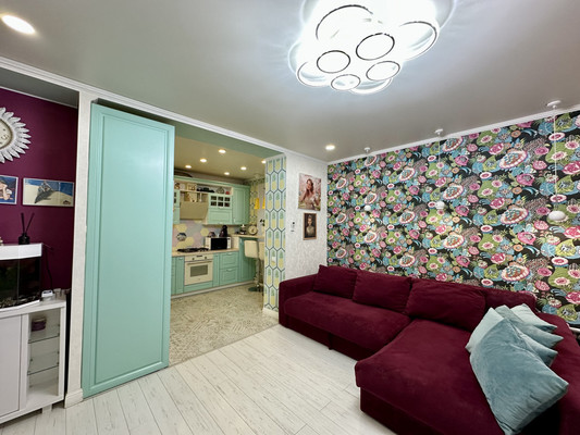 Продам трехкомнатную (3-комн.) квартиру, Водников ул, 19, Астрахань г