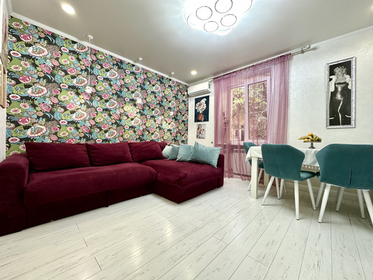 Продам трехкомнатную (3-комн.) квартиру, Водников ул, 19, Астрахань г