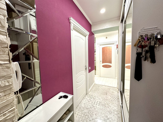 Продам трехкомнатную (3-комн.) квартиру, Водников ул, 19, Астрахань г