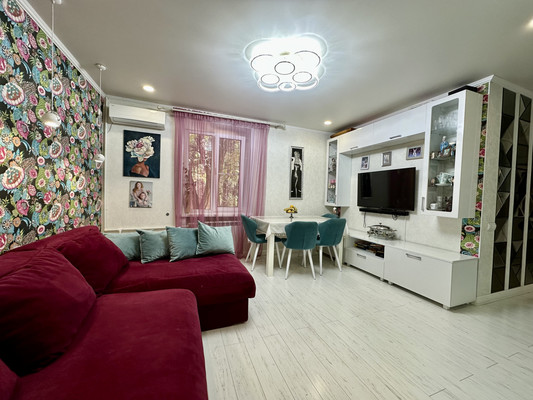 Продам трехкомнатную (3-комн.) квартиру, Водников ул, 19, Астрахань г