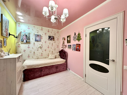 Продам трехкомнатную (3-комн.) квартиру, Водников ул, 19, Астрахань г