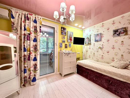 Продам трехкомнатную (3-комн.) квартиру, Водников ул, 19, Астрахань г