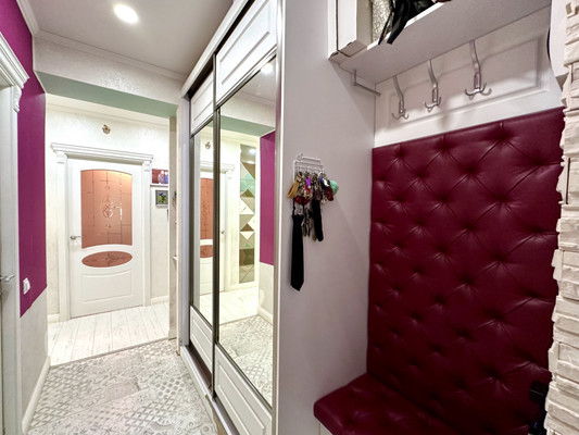 Продам трехкомнатную (3-комн.) квартиру, Водников ул, 19, Астрахань г