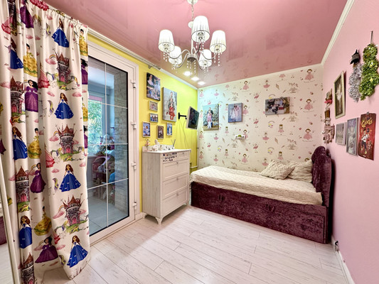 Продам трехкомнатную (3-комн.) квартиру, Водников ул, 19, Астрахань г