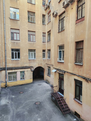 Продам трехкомнатную (3-комн.) квартиру, Большой П.С. пр-кт, 106, Санкт-Петербург г