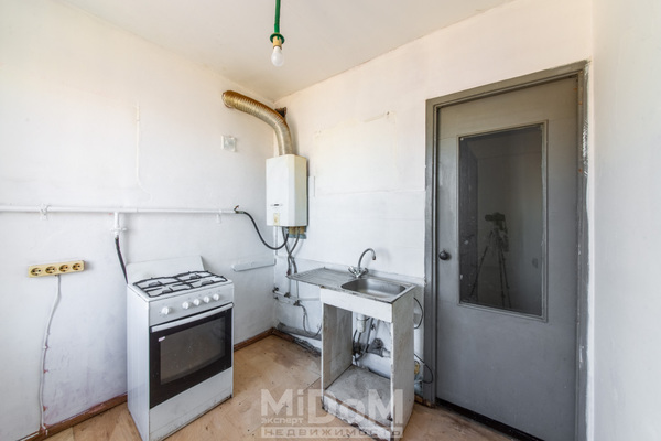 Продам двухкомнатную (2-комн.) квартиру, Лазо ул, 8к1 литера А, Санкт-Петербург г