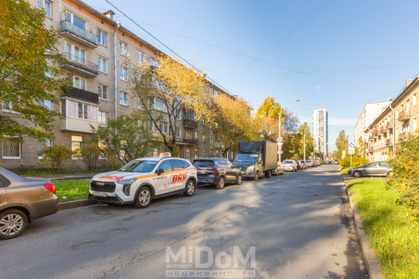 Продам двухкомнатную (2-комн.) квартиру, Лазо ул, 8к1 литера А, Санкт-Петербург г