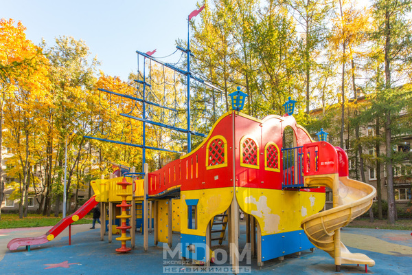 Продам двухкомнатную (2-комн.) квартиру, Лазо ул, 8к1 литера А, Санкт-Петербург г