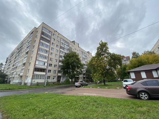 Продам трехкомнатную (3-комн.) квартиру, Братьев Радченко ул, 23, Колпино г