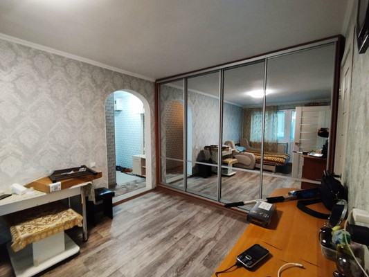 Продам трехкомнатную (3-комн.) квартиру, Школьная ул, 3кА, Ерик п