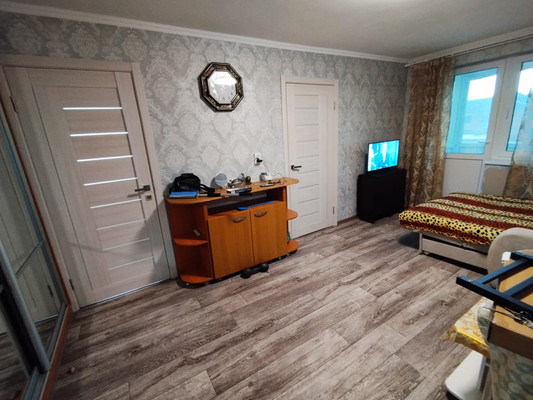 Продам трехкомнатную (3-комн.) квартиру, Школьная ул, 3кА, Ерик п