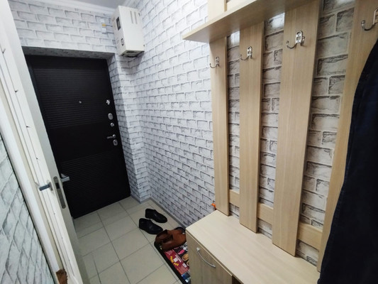 Продам трехкомнатную (3-комн.) квартиру, Школьная ул, 3кА, Ерик п