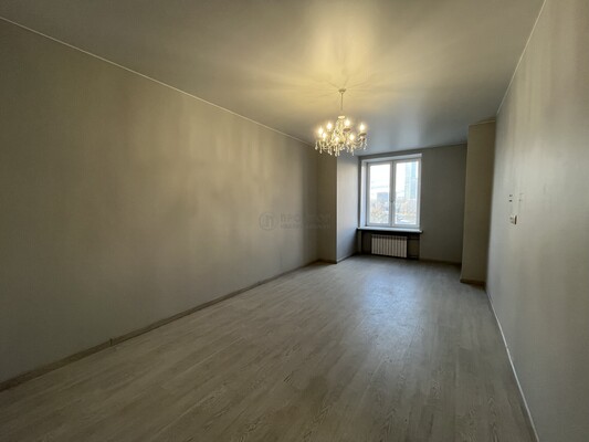 Продам двухкомнатную (2-комн.) квартиру, Победы пл, 1кБ, Москва г