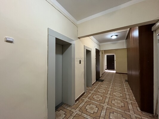 Продам двухкомнатную (2-комн.) квартиру, Победы пл, 1кБ, Москва г