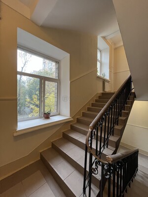 Продам двухкомнатную (2-комн.) квартиру, Победы пл, 1кБ, Москва г