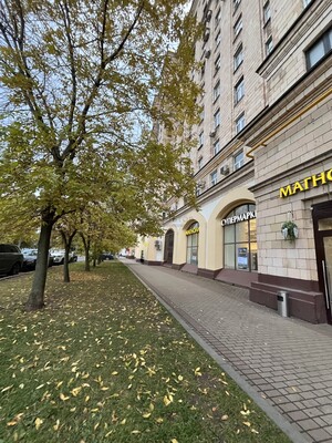 Продам двухкомнатную (2-комн.) квартиру, Победы пл, 1кБ, Москва г