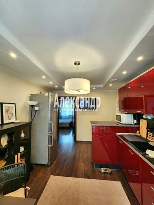 Продам трехкомнатную (3-комн.) квартиру, Строителей ул, 40, Кириши г