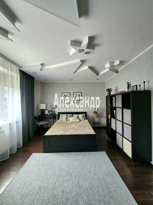 Продам трехкомнатную (3-комн.) квартиру, Строителей ул, 40, Кириши г