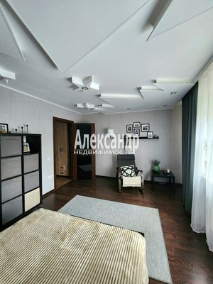 Продам трехкомнатную (3-комн.) квартиру, Строителей ул, 40, Кириши г