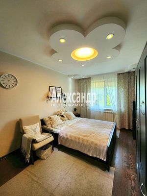 Продам трехкомнатную (3-комн.) квартиру, Строителей ул, 40, Кириши г