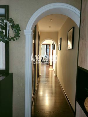 Продам трехкомнатную (3-комн.) квартиру, Строителей ул, 40, Кириши г