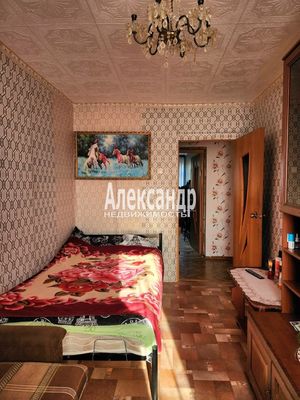 Продам трехкомнатную (3-комн.) квартиру, Мира ул, 10, Кириши г